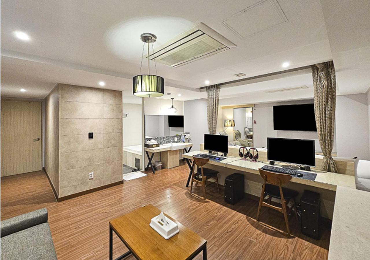 Regency Hotel Сеонгнам Екстериор снимка
