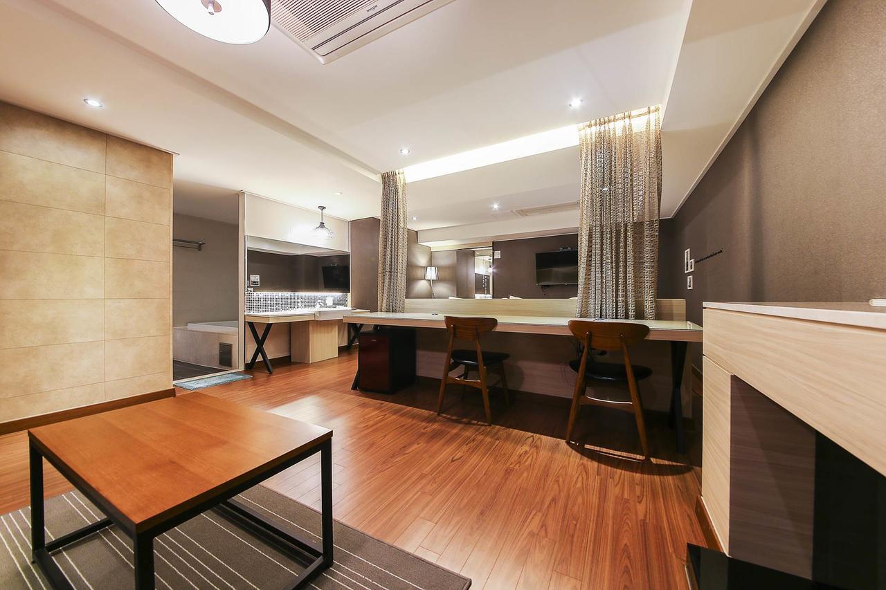 Regency Hotel Сеонгнам Екстериор снимка